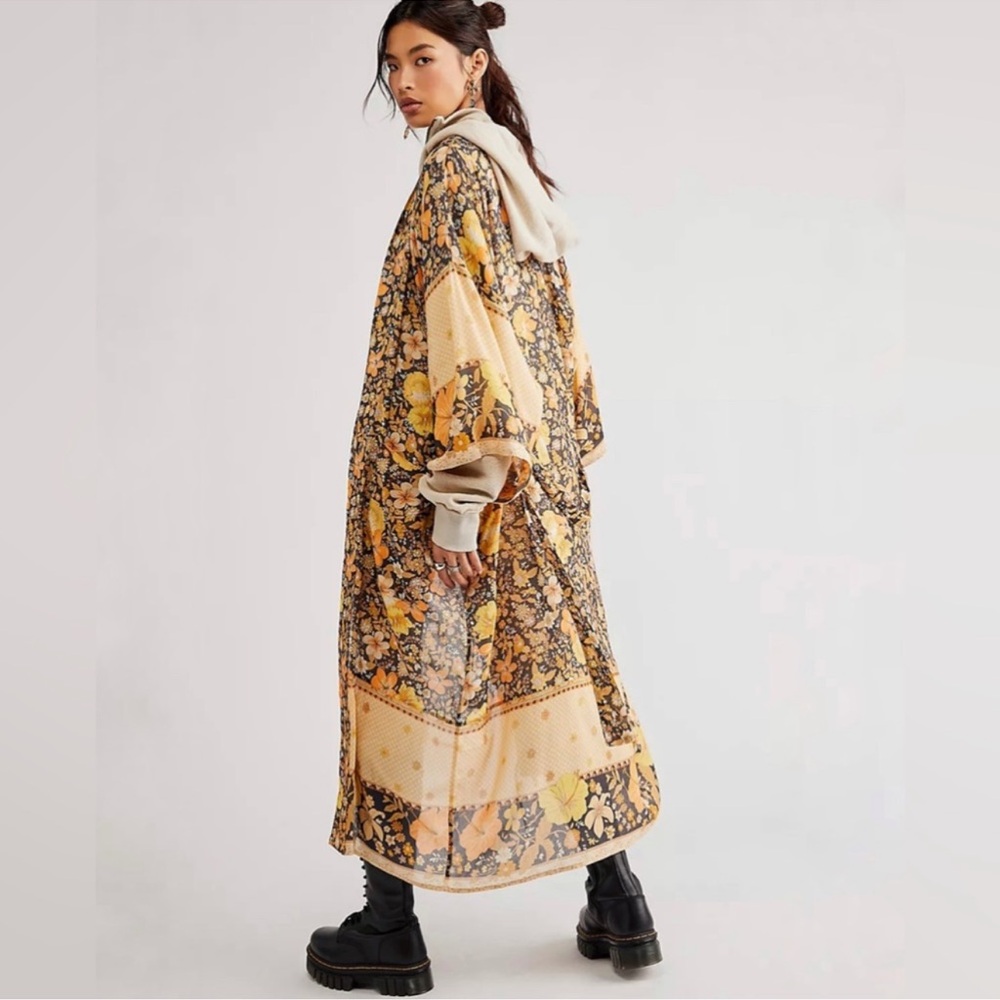 Spell Yellow and Black Kimono - Picture 2 of 8